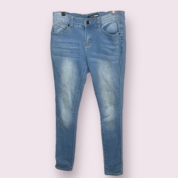 Fashion Nova Light Wash Skinny Jeans - Stretch Denim, Size 6 - Picture 1 of 4